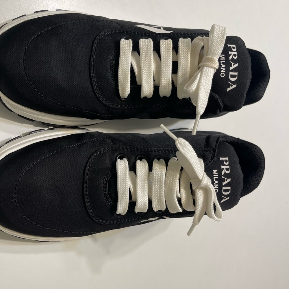 Women Prada shoes never really been used only about 2 times like new condition - Picture 4 of 5